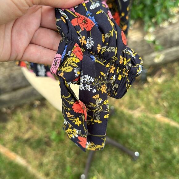 Banana Republic.Long Sleeve Blouse Puff Sleeve Floral Top Size XXS - Picture 4 of 9